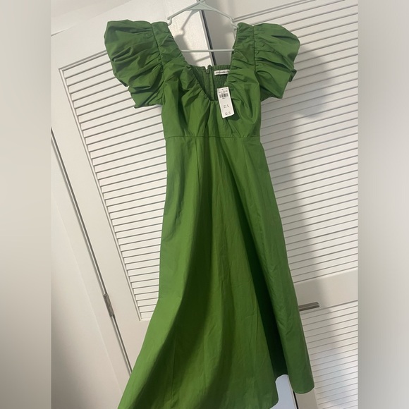 Abercrombie & Fitch Dresses & Skirts - Abercrombie & Fitch Puff sleeve plunge Midi  dress Size Small Green NWT
